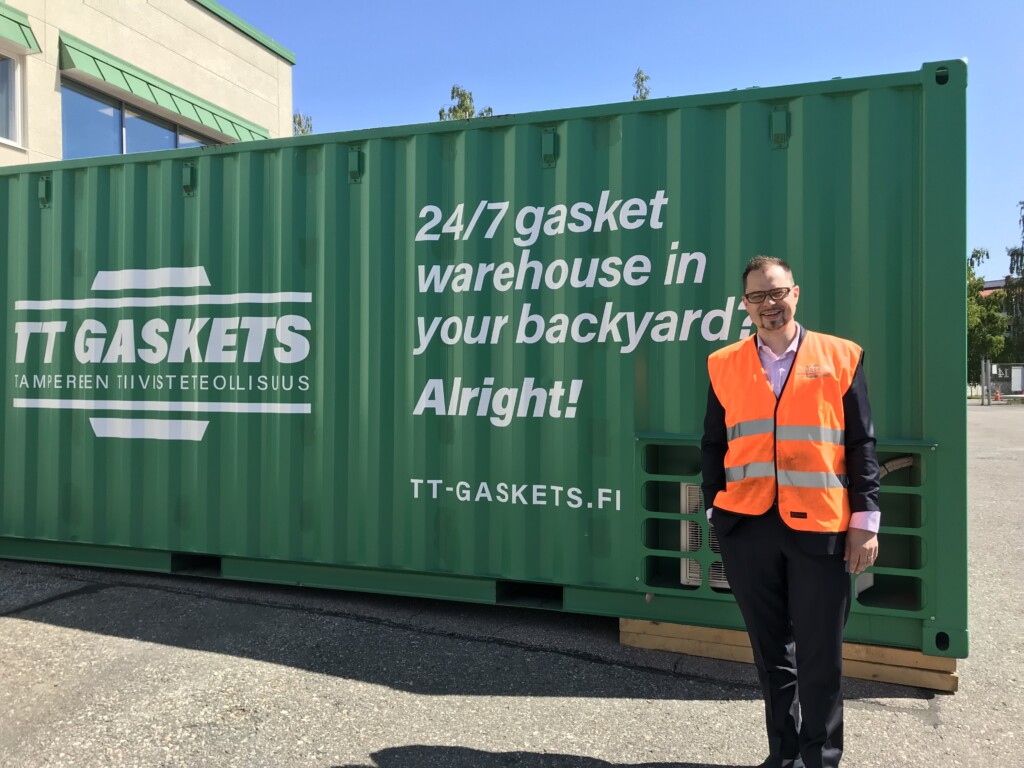 Aleksi Arpiainen, CEO of TT Gaskets, presents the smart gasket container, which serves customers in their own factory environment 24 hours a day.